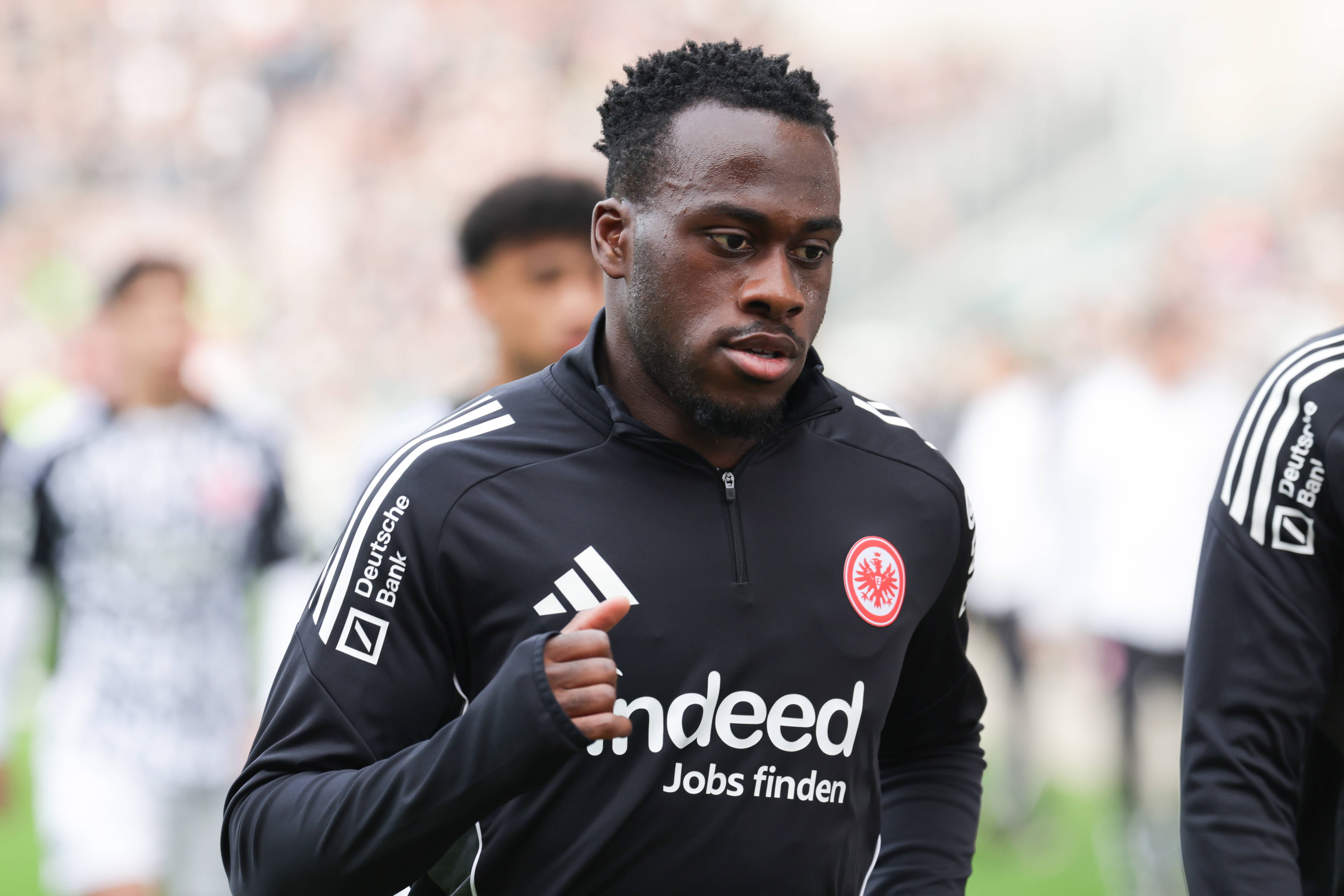 开云中国官网-图片报：法兰克福欲买断卡利穆恩多，计划出售布朗和柯林斯