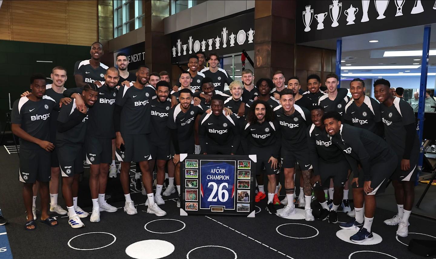 开云体育官网app-马马杜-萨尔被召回后，切尔西球员共同祝贺他赢得非洲杯冠军