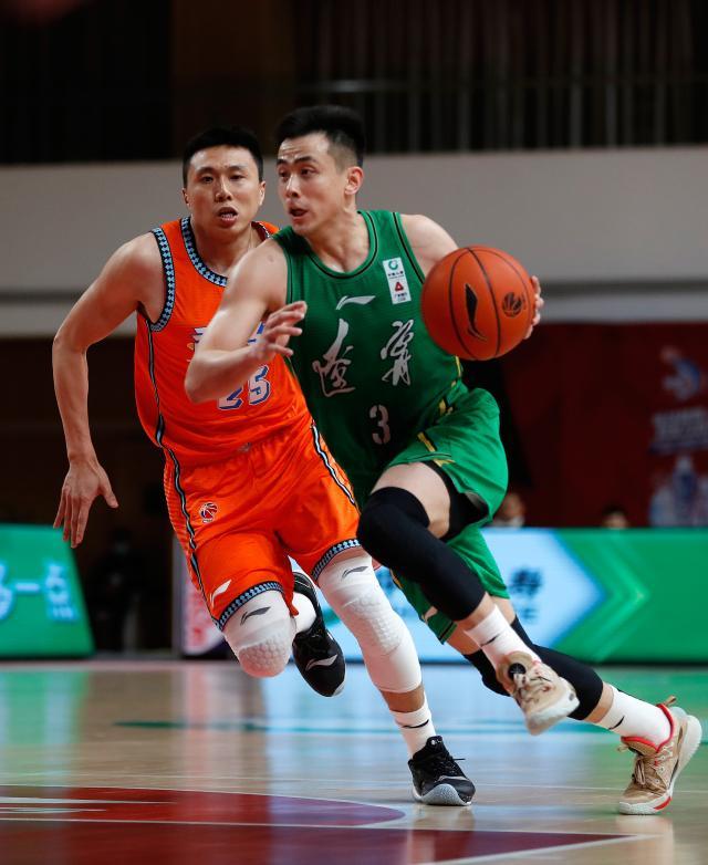 开云体育官网app-争冠组同取开门红！辽篮双枪发威 广东惊险过关